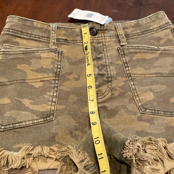 We the Free: Free People. “Army” high rise curvy Shorts Size 28 - Picture 4 of 9
